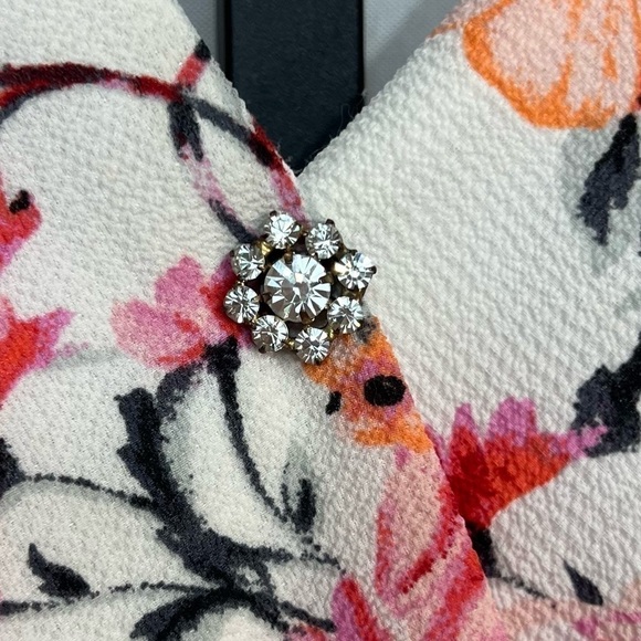 Repurposed clipon earrings turned into pins, tie tacks, brooches and pin buttons - Picture 5 of 9